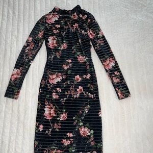 Rachel Roy Velvet Dress. XS medí floral